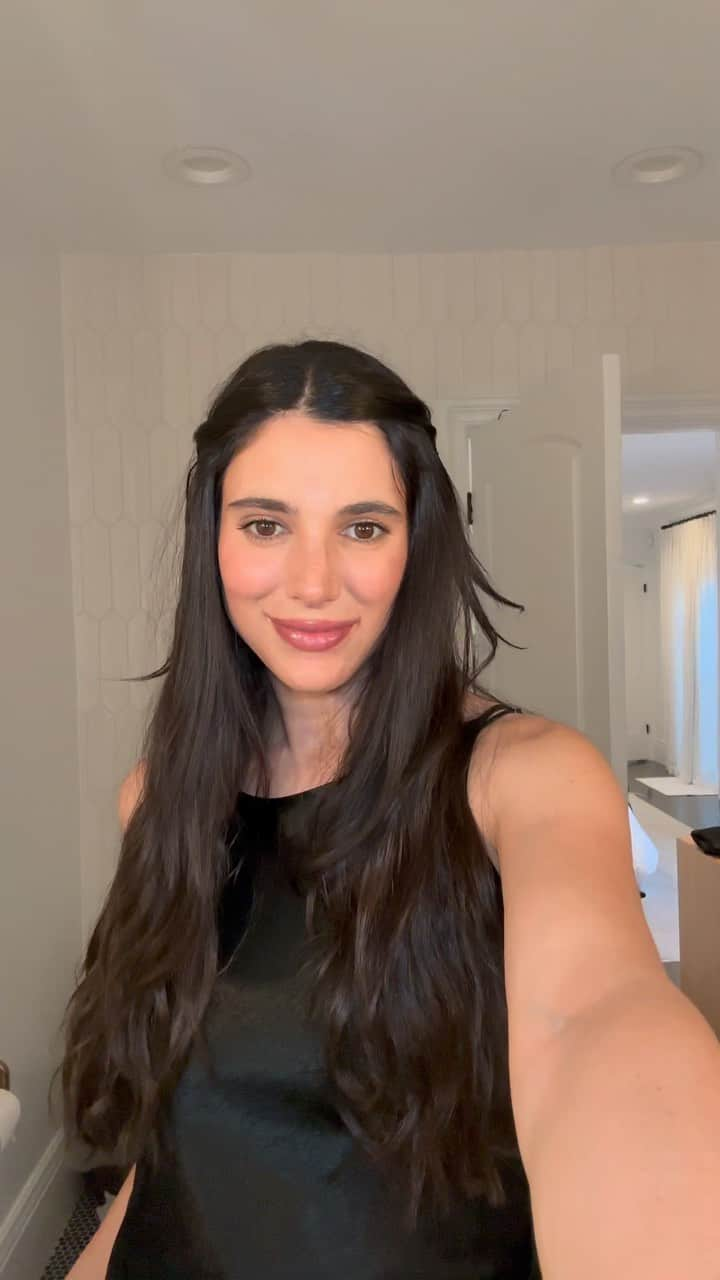 ローレン・ペルツのインスタグラム：「How I prep my hair without any heat and just one product @anablueofficial」