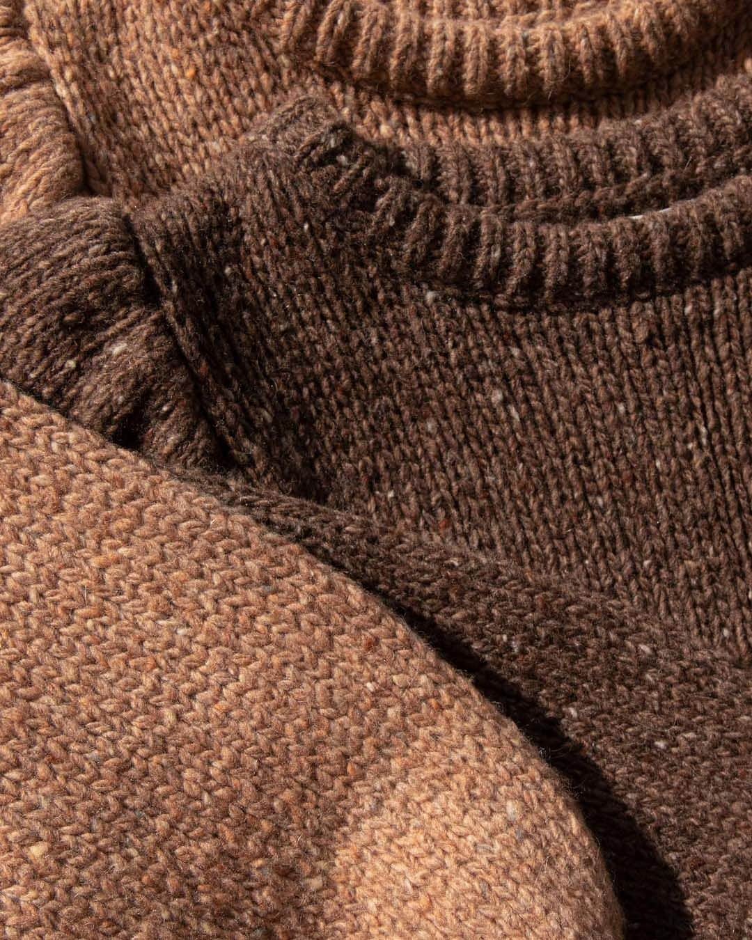 デミリーのインスタグラム：「Close-up with the Bardot Sweater—made with a subtle speckled donegal yarn, in a sweet feminine silhouette」