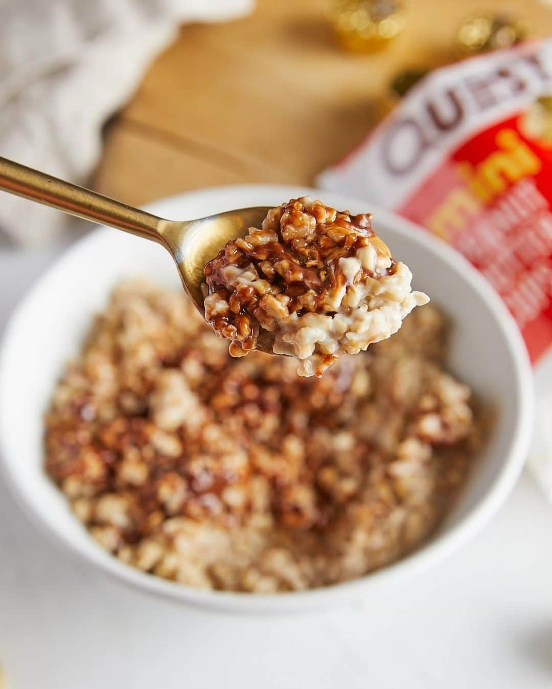 questnutritionさんのインスタグラム写真 - (questnutritionInstagram)「💡 Mix mini PB Cups into your hot oatmeal. You're welcome. 👌😋🥜🥣🤌 #onaquest #questnutrition #pbcups」11月15日 1時49分 - questnutrition