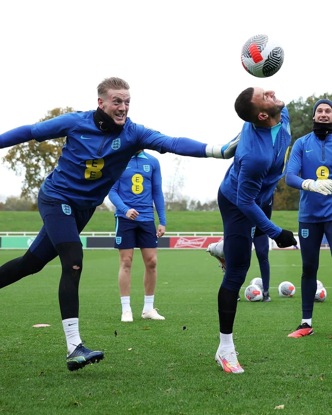 カイル・ウォーカーさんのインスタグラム写真 - (カイル・ウォーカーInstagram)「catch me if you can🧤 @jpickford1」11月15日 1時42分 - kylewalker2