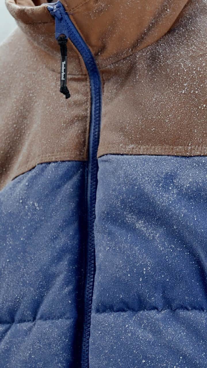 ティンバーランドのインスタグラム：「Built for Winter. 🧊  Finish your winter ‘fits with the Women’s Mount Welch Puffer Jacket, featuring a durable water-repellant treatment and recycled synthetic insulation for reliable warmth, even when wet.  Now available.  #Timberland  #BuiltForTheBold #Holiday」