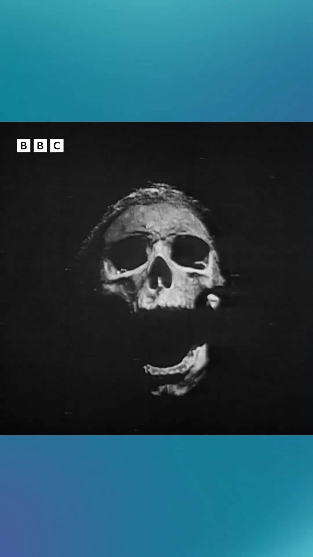 Juxtapoz Magazineのインスタグラム：「We meant to post this on #Halloween, but hey, we all makes mistakes.   From @bbc_archive :   "In 1968, the BBC broadcast a brief run of short horror films, each under the anthology title, Late Night Horror. The terrifying title sequence was put together with the help of the BBC Visual Effects Department, and the title music was made by the BBC Radiophonic Workshop."」