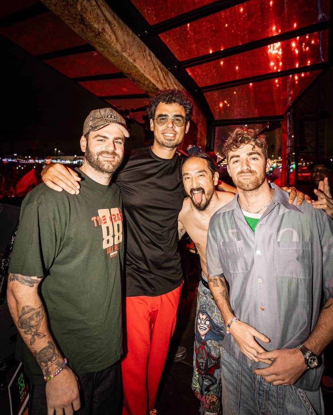 The Chainsmokersさんのインスタグラム写真 - (The ChainsmokersInstagram)「EDC set me free. Thanks for the florida energy yall. this year rivaled Vegas.. good work everyone.」11月15日 1時54分 - thechainsmokers