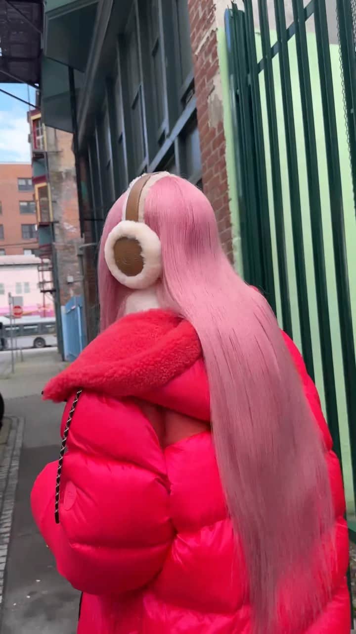 アグのインスタグラム：「Hear us out... Logo Wireless Earmuffs. 🎧  #UGG #FeelsLikeUGG #ColdWeatherOutfits #UggBoots #UggPlatforms」