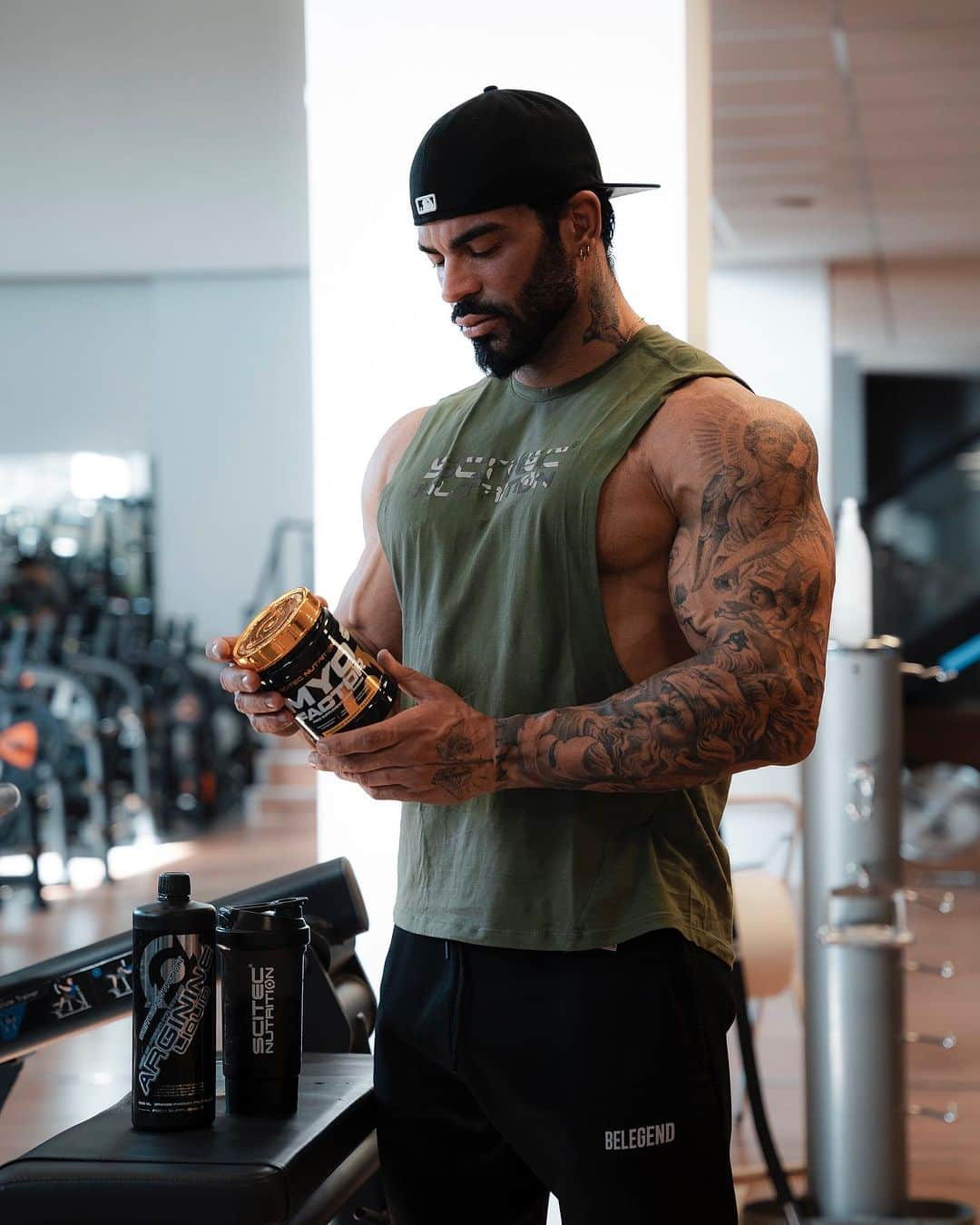 Sergi Constanceのインスタグラム：「Quality supps for quality workouts @scitecnutrition  Mixxing Myo Factor & Arginine liquid for an optimal performance & pump in my training sessions💪  #scitec #teamscitec #nutrition #supps #performance」