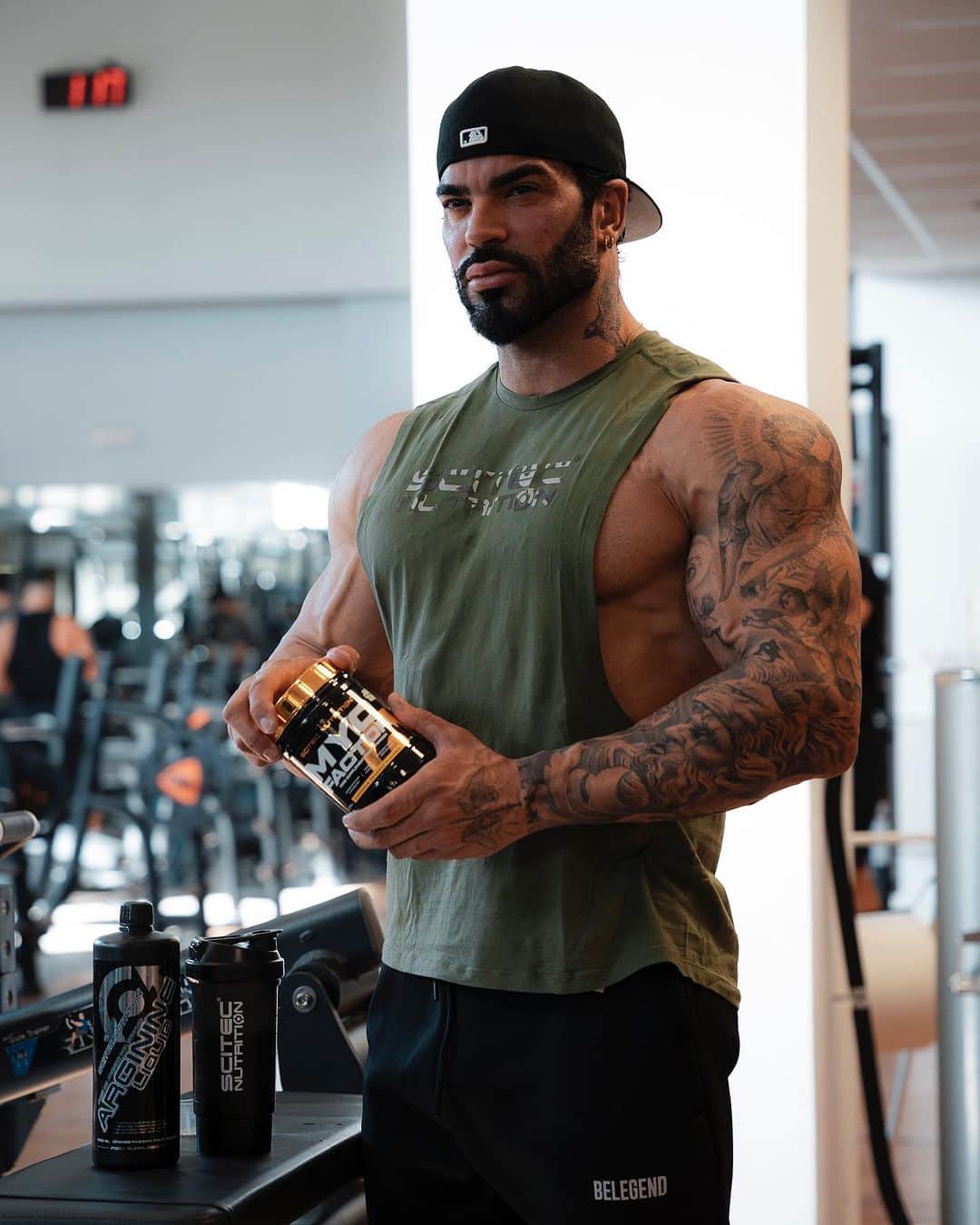 Sergi Constanceさんのインスタグラム写真 - (Sergi ConstanceInstagram)「Quality supps for quality workouts @scitecnutrition  Mixxing Myo Factor & Arginine liquid for an optimal performance & pump in my training sessions💪  #scitec #teamscitec #nutrition #supps #performance」11月15日 2時00分 - sergiconstance