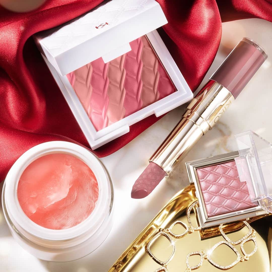 のインスタグラム：「Try a full glam of the new #KIKOHolidayPremiere limited edition collection! 🤩 Which of these festive essentials are you grabbing first?⁣ ⁣ #KIKOMilano #lipcombo #powderblush #faceprimer #holidaymakeup ⁣ ⁣ Charming Duo Blush 02 - Metallic Eyeshadow 02 - Hydra Face Primer - Lipstick & Gloss 03⁣」