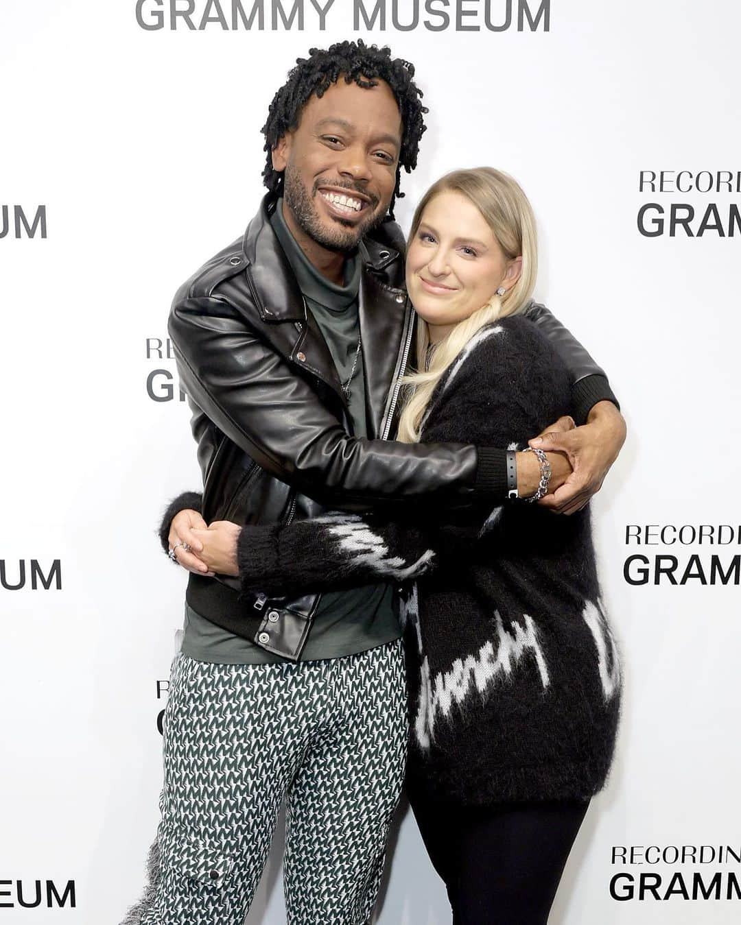 メーガン・トレイナーさんのインスタグラム写真 - (メーガン・トレイナーInstagram)「We're takin' it back to our night with #MeghanTrainor at the #GRAMMYMuseum! 🤩  Not only did the GRAMMY-winning artist discuss details about her latest music and new book 'Dear Future Mama' in a Q&A with @Billboard’s Tetris Kelly, but she also gave an unforgettable performance with special guest #ScottHoying!」11月15日 2時00分 - meghantrainor