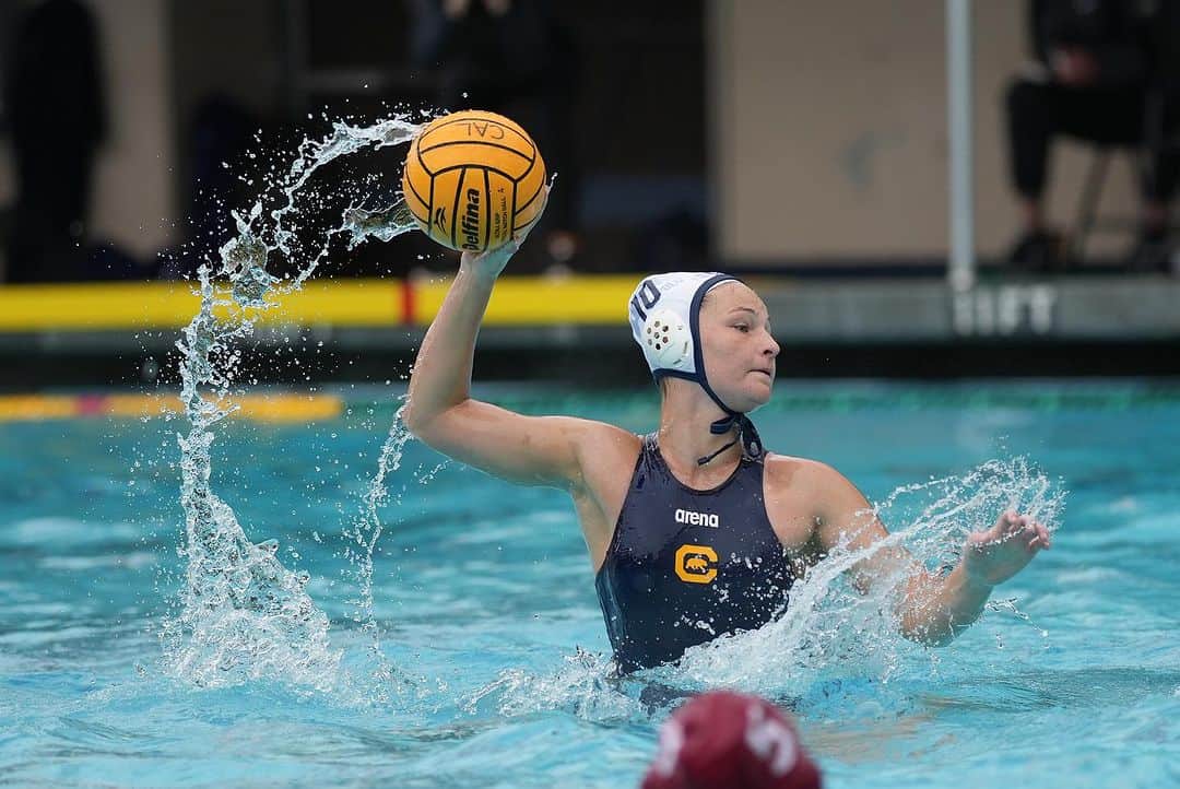 arenausaのインスタグラム：「🤽🏻‍♀️💪 Bears making history as the FIRST EVER #arenateamtuesday feature - water polo edition @calwwpolo」