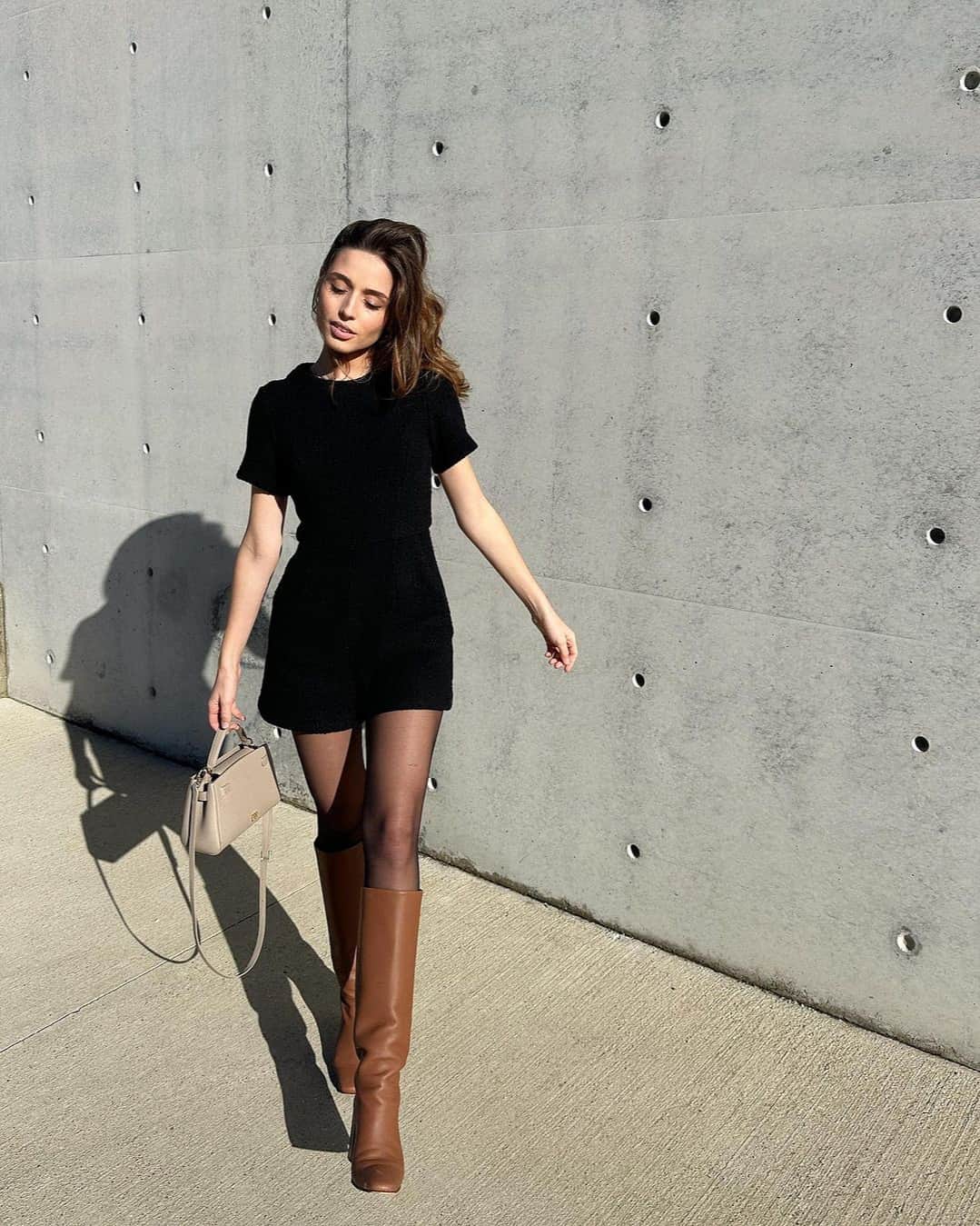 のインスタグラム：「La rayonnante @marionratieoff porte la combishort Mary ✨🖤⁣ - The radiant @marionratieoff wears the Mary combishort ✨🖤  #kookai #fashion #FW23#kookaistyle #ootd #outfitinspiration #outfitideas #outfitoftheday #newcollection」
