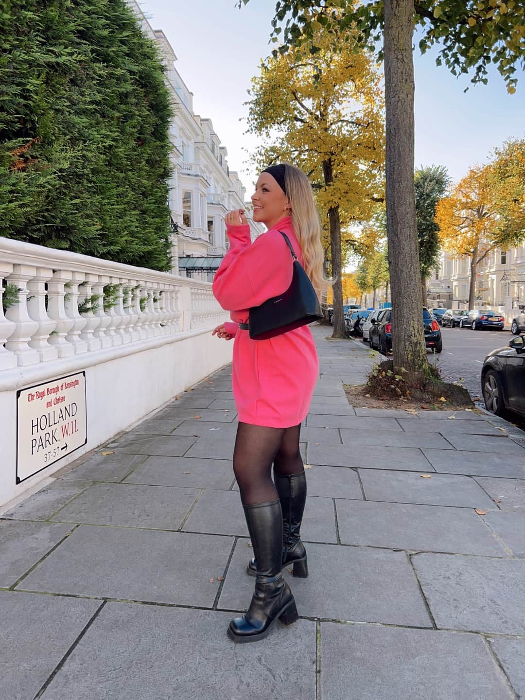 フィオレッリさんのインスタグラム写真 - (フィオレッリInstagram)「Our 90s shoulder bag Vega paired with a pretty pink knit. The perfect combination @bella.inizio ✨ #FiorelliBags」11月15日 2時01分 - fiorelli_bags
