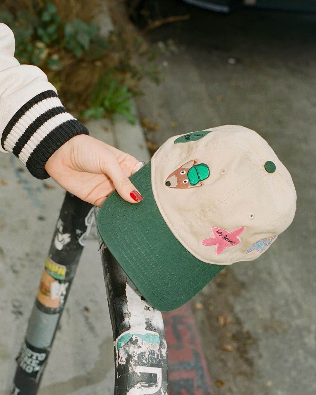 Café Kitsuné Parisさんのインスタグラム写真 - (Café Kitsuné ParisInstagram)「Discover the collection made in partnership with LA-based brand @beepybella, inclusive of a handcrafted glass-blown coffee cup ring, a fox pendant necklaces and a cap - only available at Café Kitsuné Silver Lake ✨ - 👉 Café Kitsuné Silver Lake 3814 Sunset Blvd, Los Angeles, CA, USA Monday-Sunday: 8am-6pm」11月15日 2時06分 - cafekitsune