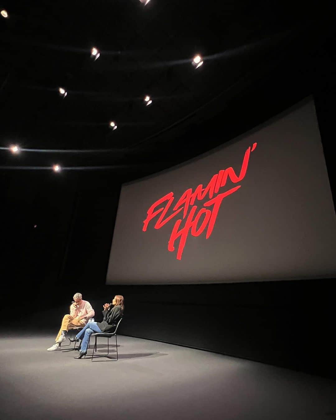 エヴァ・ロンゴリアさんのインスタグラム写真 - (エヴァ・ロンゴリアInstagram)「Another amazing screening of @flaminhotmovie last night! Thank you @academymuseum for hosting and @taikawaititi for moderating a beautiful conversation about the making of this very special film! #ItBurnsGood 🔥」11月15日 2時15分 - evalongoria