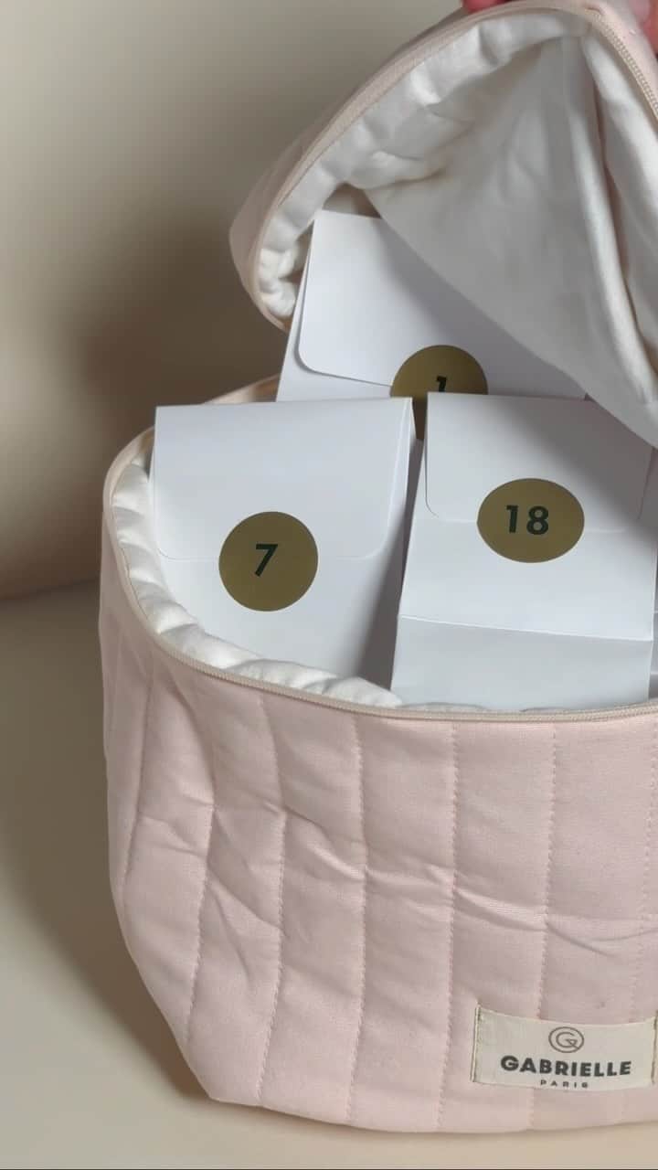 Melvita Officialのインスタグラム：「SPOILER ALERT 🤫  On révèle une case de notre calendrier de l’avent pour les plus impatientes !   Allez vite vous le procurer sur Melvita.fr car il est en édition limitée !」