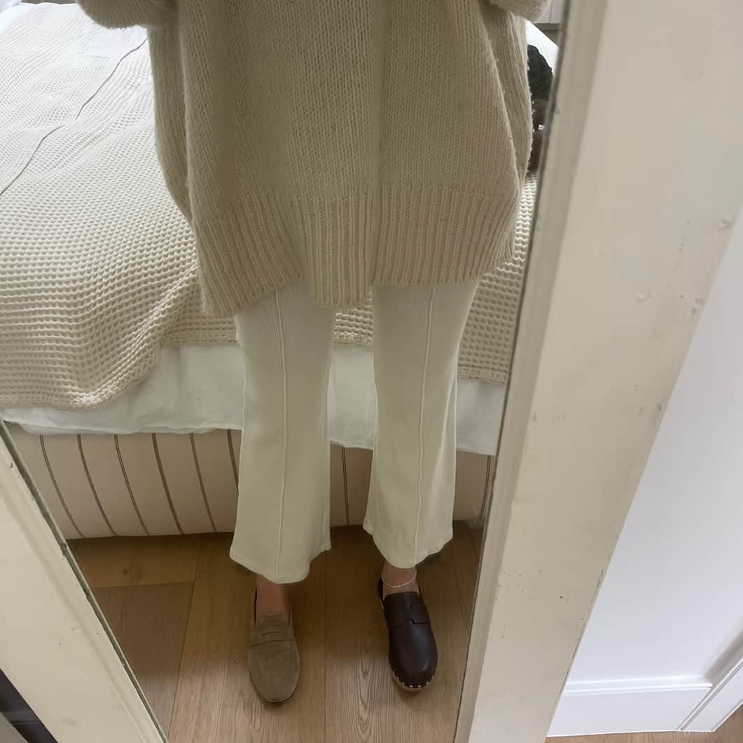 ドニーチャームのインスタグラム：「The Rib Kick Flare in Creme 🤍」