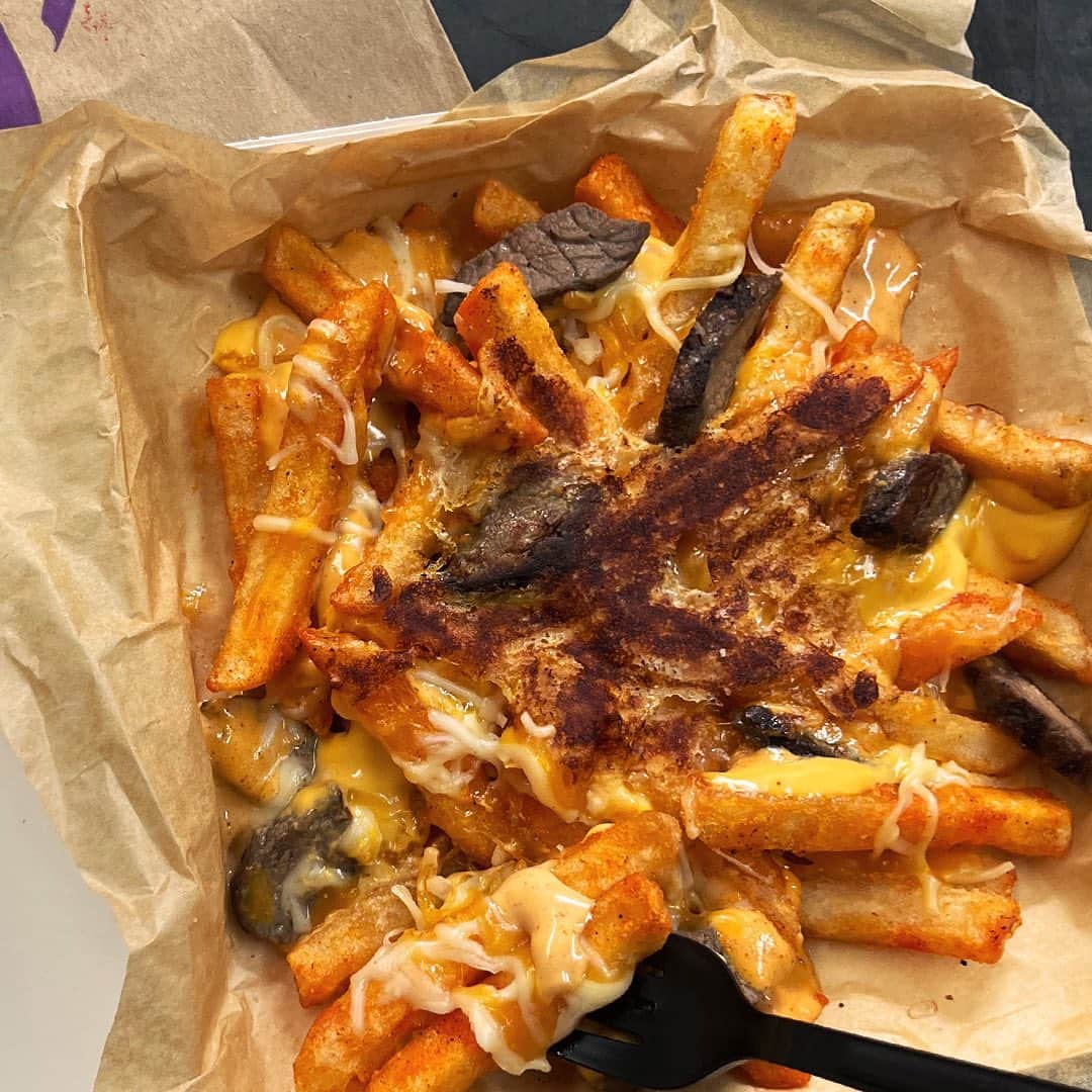 Taco Bellのインスタグラム：「grilled cheese (and we can’t stress this enough) nacho fries out 11/16」