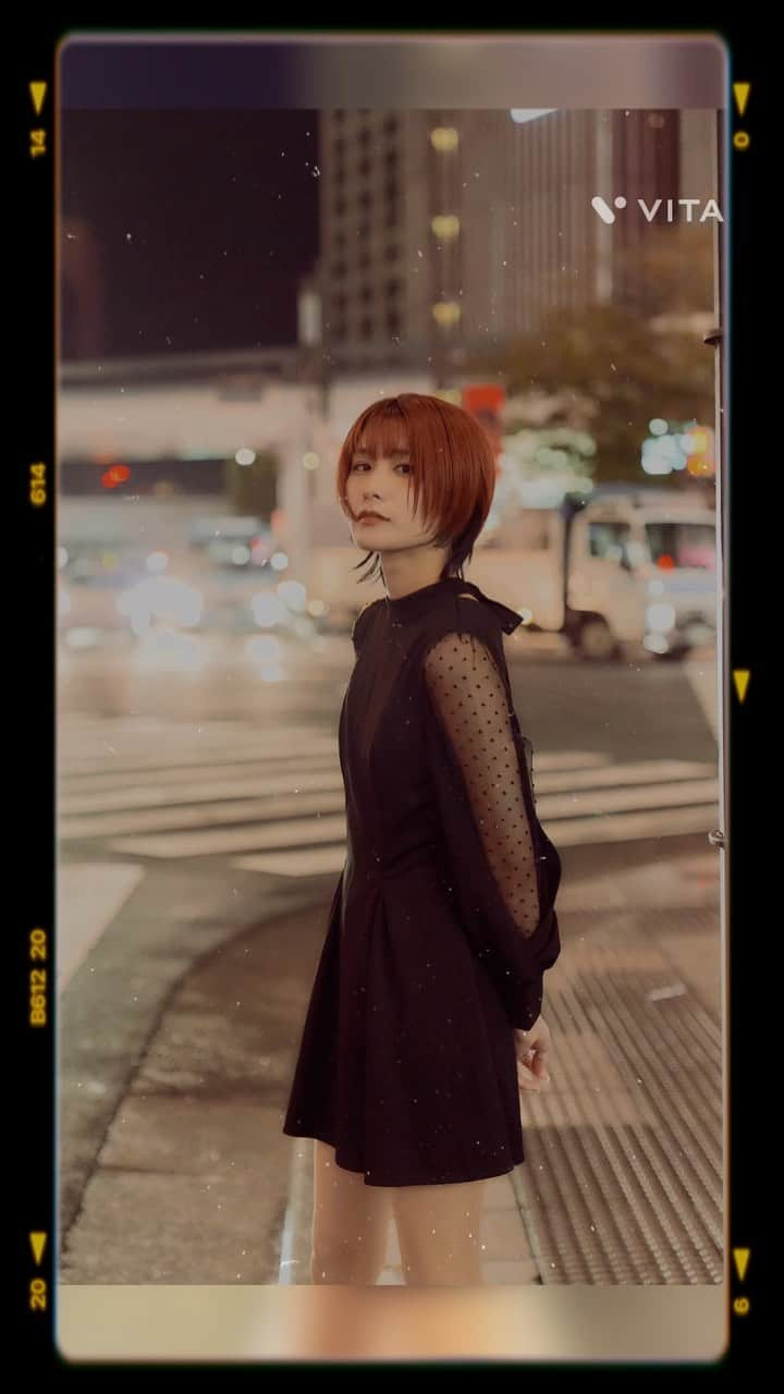 来栖うさこのインスタグラム：「. . .  夜🌙リールにまとめてみました。  📷 @taiki_the_shooter   #夜ポトレ #fashion #styleinspo #ootd #outfitoftheday #whatiwore #shoppingaddict #instafashion #currentlywearing #足長コーデ  #instastyle #fashionista #blackonepiece #オレンジヘアー  #派手髪 #透け感コーデ #黒ワンピースコーデ」