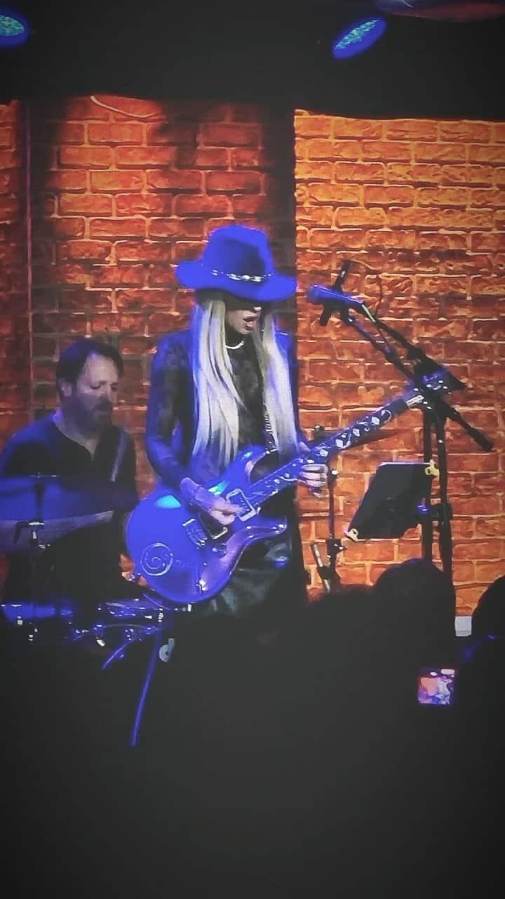 オリアンティのインスタグラム：「Love this band 💥 @justinandres3 @bandit0ntherun @the_schrager thank you for the video @samanthadurnan」