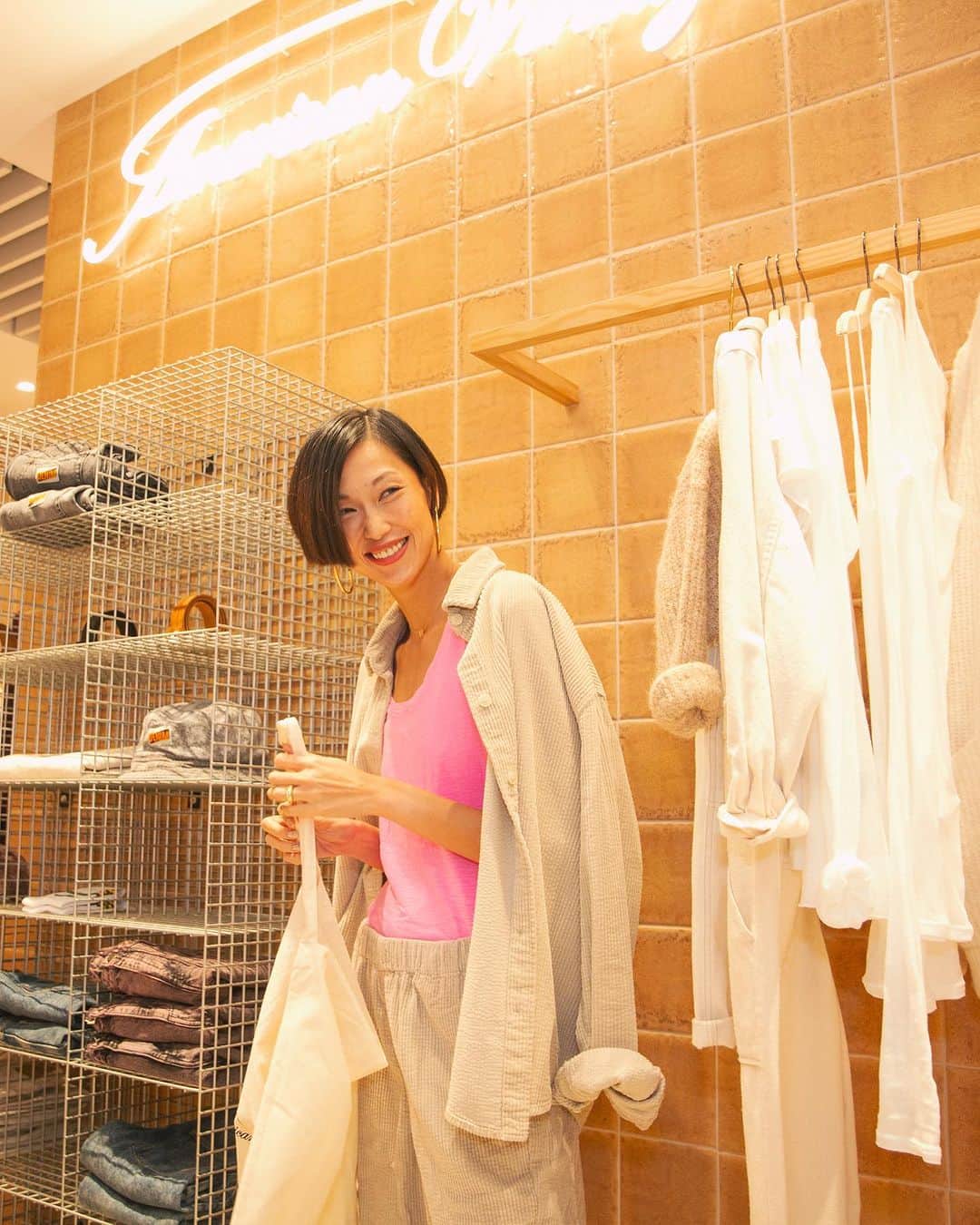 アメリカンビンテージさんのインスタグラム写真 - (アメリカンビンテージInstagram)「Here’s to an exciting evening to officially inaugurate our Hong Kong Elements store @elementshk 🇭🇰🎉  On the program: 🍿 Pop-corn stand 🖍️ Calligraphy on our tote-bags 📸 Photobooth to take memories home 🪩 Music, drinks & good food!   Friends in HK, we look forward to welcoming you 🤍  #americanvintage #amvfriends #event #amvparty #hongkong #elements #hkelements #hkshopping」11月15日 2時41分 - americanvintage_officiel