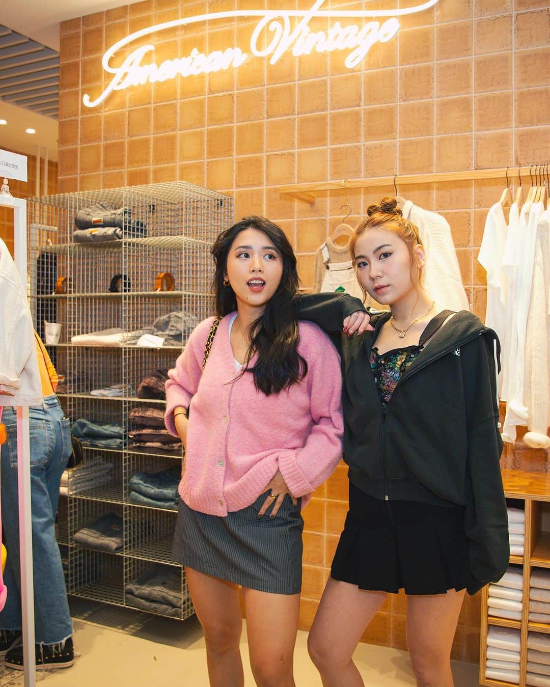 アメリカンビンテージさんのインスタグラム写真 - (アメリカンビンテージInstagram)「Here’s to an exciting evening to officially inaugurate our Hong Kong Elements store @elementshk 🇭🇰🎉  On the program: 🍿 Pop-corn stand 🖍️ Calligraphy on our tote-bags 📸 Photobooth to take memories home 🪩 Music, drinks & good food!   Friends in HK, we look forward to welcoming you 🤍  #americanvintage #amvfriends #event #amvparty #hongkong #elements #hkelements #hkshopping」11月15日 2時41分 - americanvintage_officiel