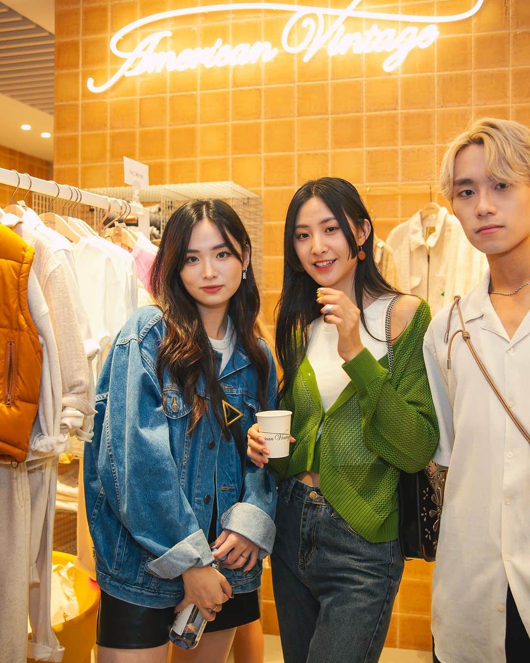 アメリカンビンテージさんのインスタグラム写真 - (アメリカンビンテージInstagram)「Here’s to an exciting evening to officially inaugurate our Hong Kong Elements store @elementshk 🇭🇰🎉  On the program: 🍿 Pop-corn stand 🖍️ Calligraphy on our tote-bags 📸 Photobooth to take memories home 🪩 Music, drinks & good food!   Friends in HK, we look forward to welcoming you 🤍  #americanvintage #amvfriends #event #amvparty #hongkong #elements #hkelements #hkshopping」11月15日 2時41分 - americanvintage_officiel