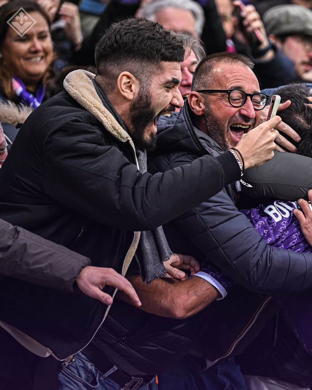 ACFフィオレンティーナのインスタグラム：「INSIEME. 💜  #ForzaViola #FiorentinaBologna #ACFFiorentina」