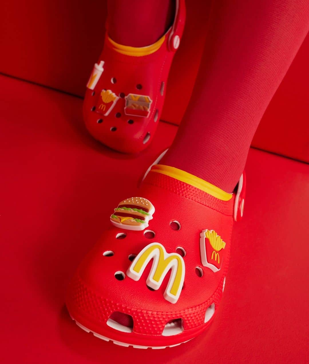 Foot Lockerのインスタグラム：「Place your one-of-a-kind McDonald’s x Crocs order 🍟   Available now online.」