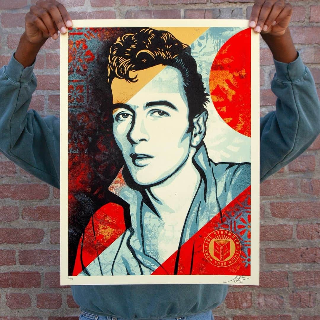 Shepard Faireyさんのインスタグラム写真 - (Shepard FaireyInstagram)「NEW Print Release: “Joe Strummer - Know Your Rights" In collaboration with photographer, @punkpioneersjennylens. Available Thursday, November 16th @ 10 AM PST!  With my ICONS art show happening this weekend @subliminalprojects, it made sense to celebrate the musical and philosophical icon Joe Strummer, lead singer and lyricist of the Clash who are my all-time favorite band. Joe Strummer is a hero of mine for his music, lyrics, wit, compassion for the underdog, and stance against injustice. Joe is also known for the phrase “The Future is Unwritten,” which is a mantra I live by. As a teen, I was fueled by the fury of punk, but Joe added heart and intellect to punk in a way that grew with me as I realized that anger without meaningful purpose is a dead end. I was honored to collaborate on this art with photographer Jenny Lens whose candid shots of the early Punk scene are amazing. –Shepard  Here’s what Jenny has to say about the picture: The Clash, Santa Monica Civic, March 4, 1980. No cameras allowed in the venue. I was seduced by three of the Clash road crew. Not all at once. They gave me onstage access without begging. Nice. I drove my fave, Topper’s roadie, Baker, for westside band errands. He later told me I was “a fair maiden.” Oh. Being on the guest list, I could shoot standing on the stage. I took this spontaneous photo of the FAB Joe Strummer backstage. Thank you Shep for finding the precise power and beauty in my photo. Joe’s expressive face. Which I see so often in my many amazing live Clash photos. I am always quoting "Know Your Rights" to others. I constantly remind them and myself “The future is unwritten.” My mottos pre-and-post-punk. Long Live The Clash and Joe Strummer! –Jenny Lens  A portion of proceeds will benefit @joestrummerfund and @shpcharity in their aim of engaging artists and creatives with the experience of homelessness to create new and original music and media.  PRINT DETAILS: Joe Strummer - Know Your Rights. 18 x 24 inches. Screen print on thick cream Speckletone paper. Original Illustration based on a photograph by Jenny Lens. Signed by Shepard Fairey. Numbered edition of 550. $70. Please see more details on the link in bio.」11月15日 3時00分 - obeygiant