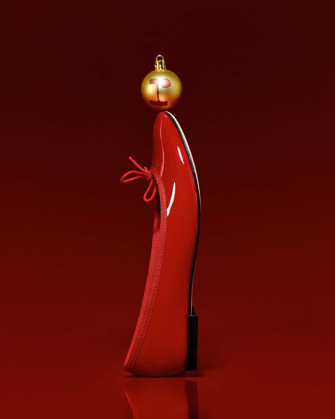 Repettoのインスタグラム：「Repetto Holiday Campaign.  Tis the season to be Flame Red.  #RepettoHolidayCampaign #RepettoIconics」