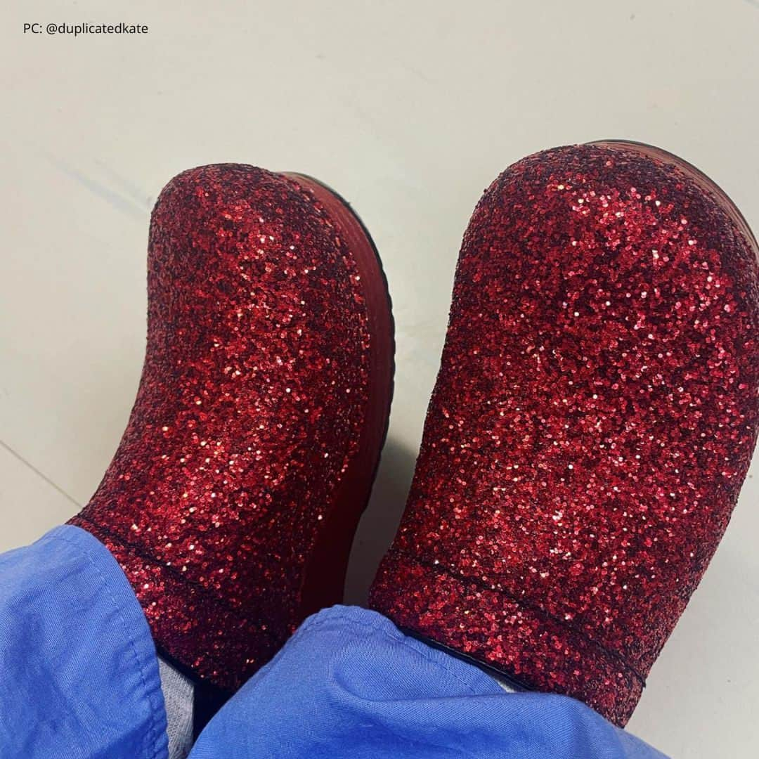 ダンスコさんのインスタグラム写真 - (ダンスコInstagram)「We love seeing how you wear our Pro Glitter clogs ✨ ✨ ✨   Keep tagging us in your posts, we're always looking for new pics 👀  Shop our LIMTED EDITION Glitter clogs, link in bio. #glitter  #danskofootwear #comfort #fashion #ootd #beautiful #happy #cute #travel #smile #joy #life #style #instadaily #friends #family #fun #instagood #gowhereyourehappiest #fallstyle #holidaystyle」11月15日 3時08分 - dansko