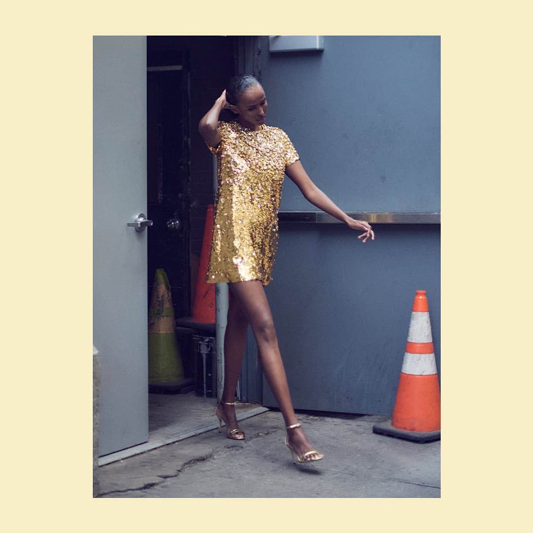 のインスタグラム：「THE MIDAS TOUCH ✨ Glitter into the night with ultrachic evening pieces from Carolina Herrera's Chalet collection, the peak of winter glamour.」