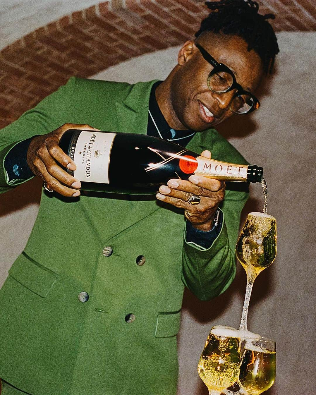 Moët & Chandon Officialさんのインスタグラム写真 - (Moët & Chandon OfficialInstagram)「It's all about raising a glass to British fashion. Fashioning the party with London's leading breakthrough fashion designers Marco Capaldo and Foday Dumbuya. #ToastWithMoet #MoetImperial #MoetChandon⁣ ⁣ This material is not intended to be viewed by persons under the legal alcohol drinking age or in countries with restrictions on advertising on alcoholic beverages. ENJOY MOËT RESPONSIBLY.」11月15日 3時03分 - moetchandon