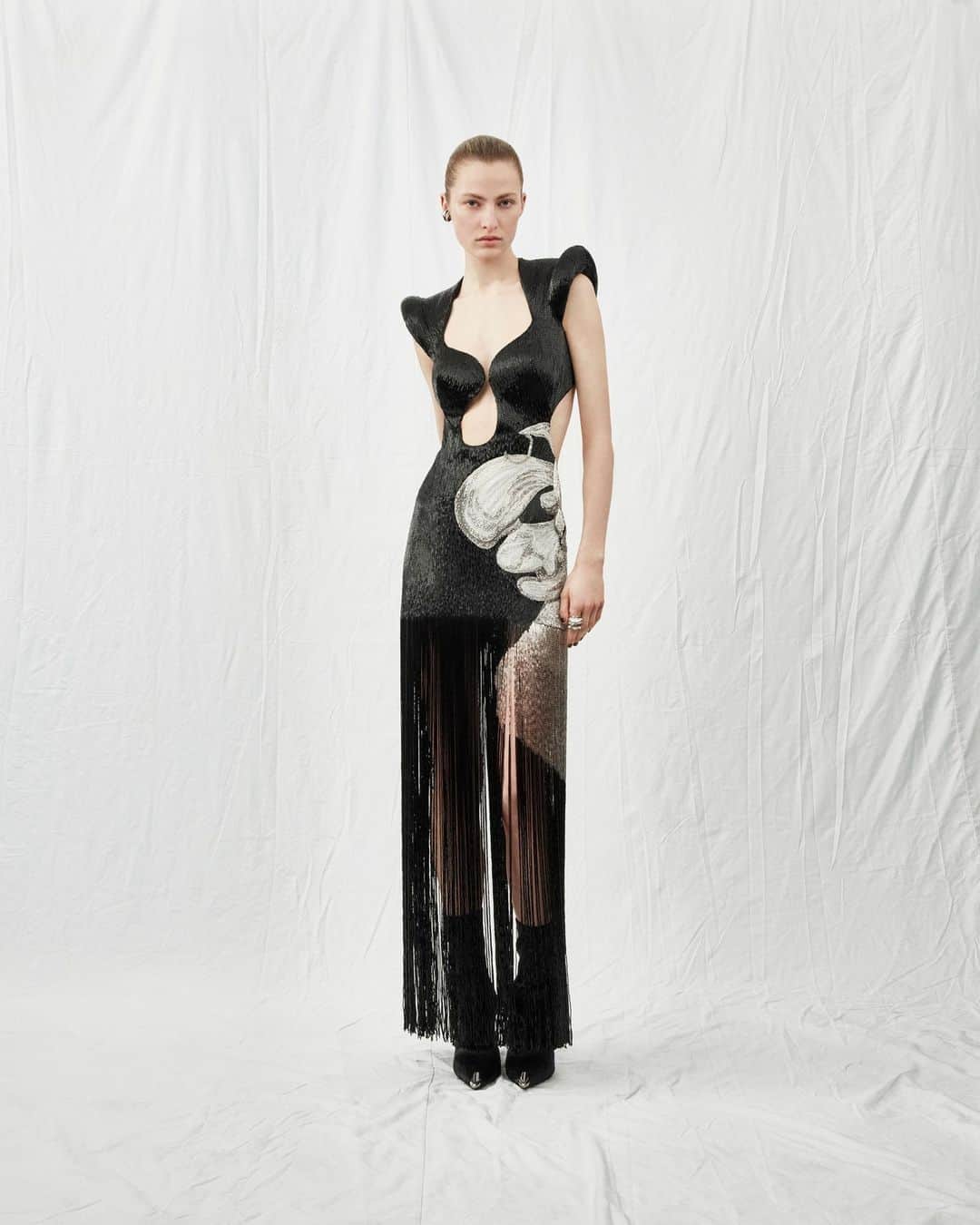 アレキサンダー・マックイーンのインスタグラム：「A cut-out dress with white and silver orchid embroidery exploded across the body, surrounded by black bugle beads with free-hanging black bugle bead fringing.⁣ ⁣ Discover #McQueenAW23 via the link in bio.⁣ ⁣ Photographed by @Jet.Swan, @RubyPluhar and @ChloeLeDrezen」