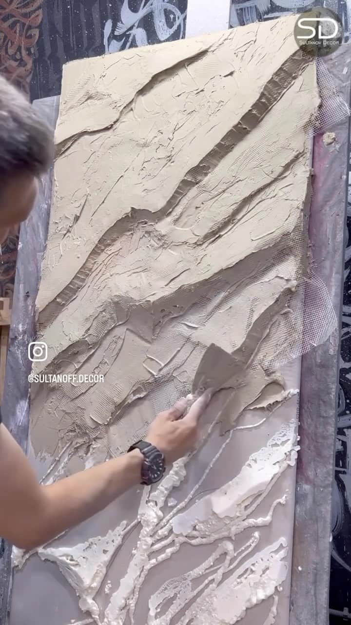 Art Collective Magazineのインスタグラム：「I wanted to post this from @sultanoff.decor because it’s something we never really share and I also think so many things like this go unappreciated, I live in Las Vegas and I see crazy texture walls, faux rock, sculptures etc all the time and I always am amazed they are hand made ! Remember art is all around us. Take it in and appreciate it! #artcollective #artnerd #supportart #seeartinallyousee #isigroup」