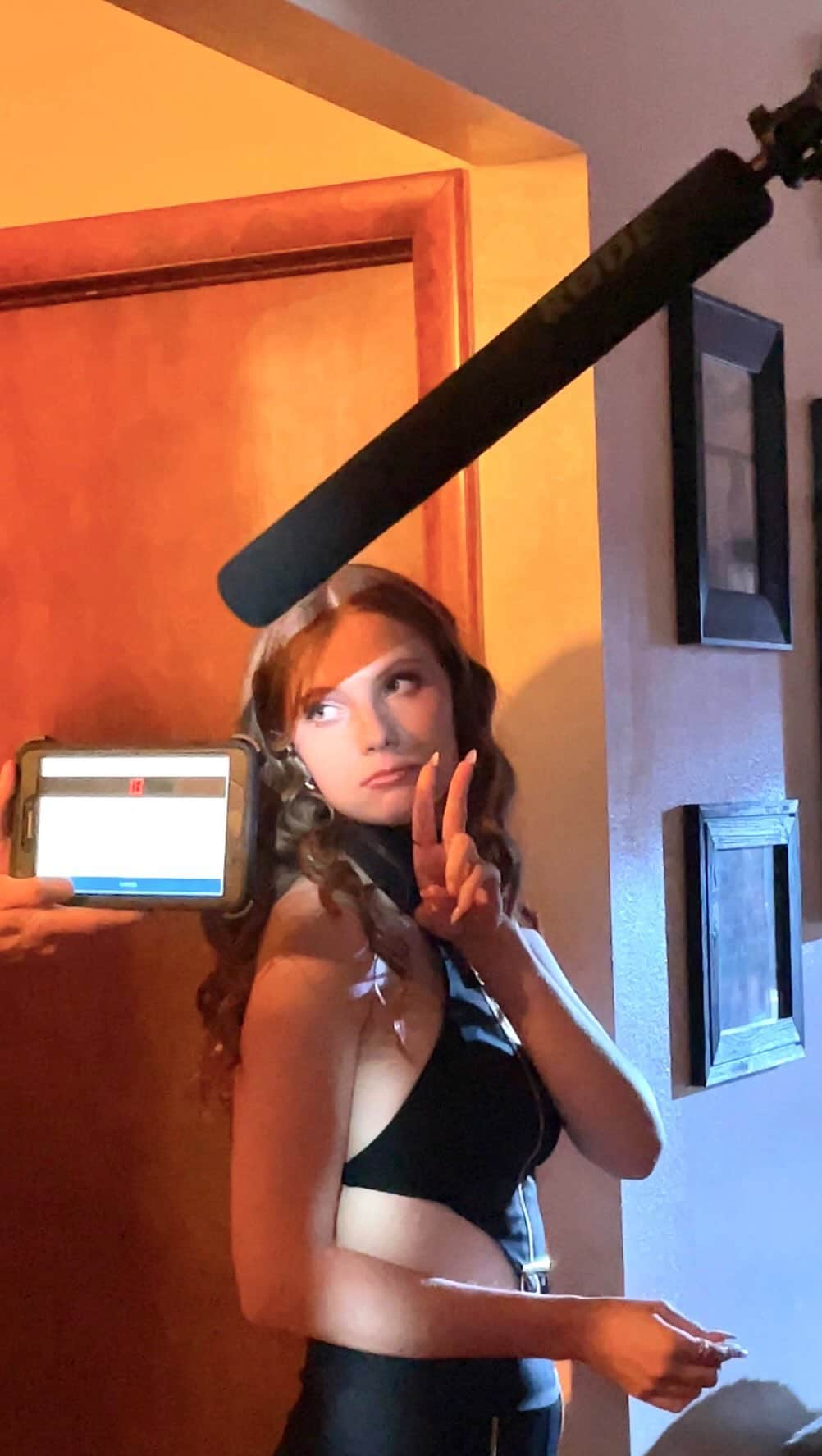 村主章枝のインスタグラム：「My favorite cute moment of Tori @tori_ellis_02  #goonofthelagoon  #productionlife」
