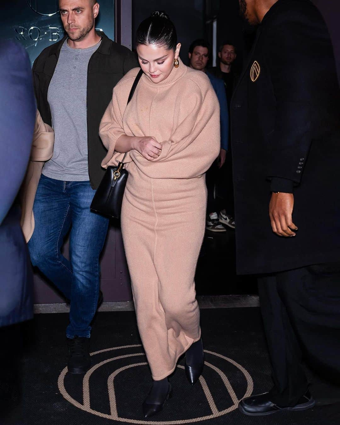 スティーブ・マデンのインスタグラム：「@selenagomez stepping out for dinner with the squad in BLAKELY.」