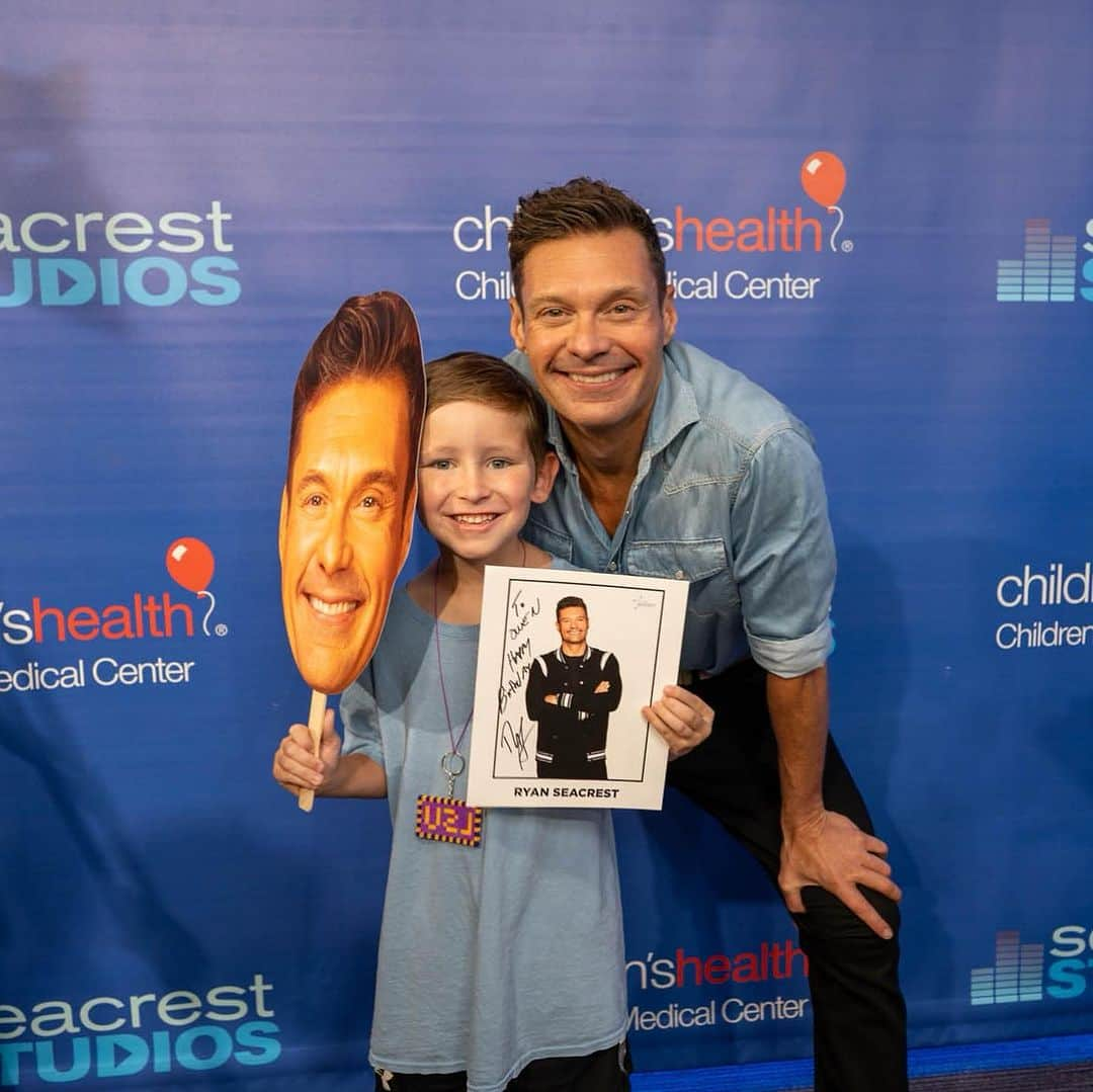 ライアン・シークレストさんのインスタグラム写真 - (ライアン・シークレストInstagram)「Recently, I stopped by our Seacrest Studio at @childrens in Dallas to celebrate 11 years of special moments with patients and families. These kids continue to be so smart, talented, and brave, and I can’t wait to see how far they go. Cheers to another decade of Seacrest Studios in Texas!」11月15日 3時24分 - ryanseacrest