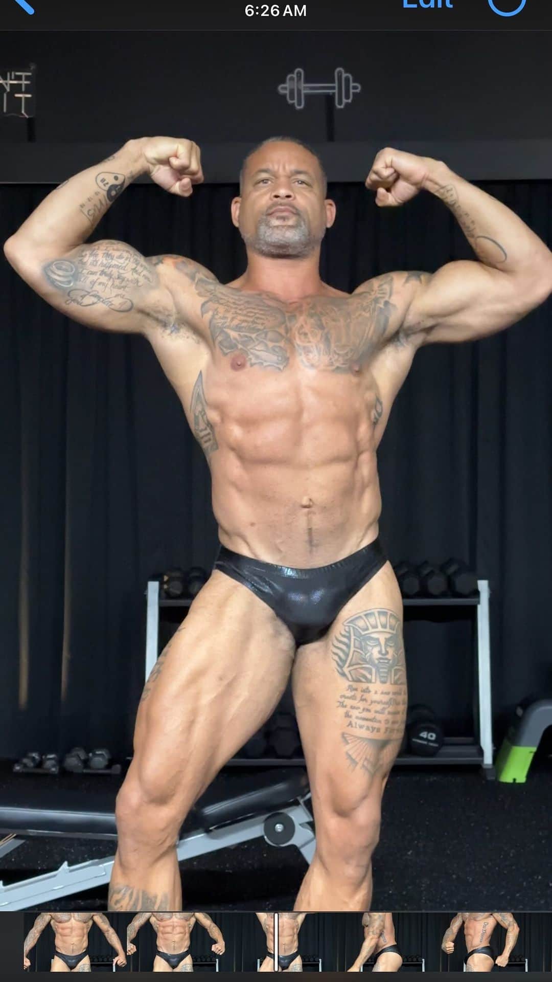 ショウン・トンプソンのインスタグラム：「⬆️ Made it to 218lbs and calories are up to 3800! LETS GOOOOO. #bodybuilding #bigback #biglegs #bootygainz」