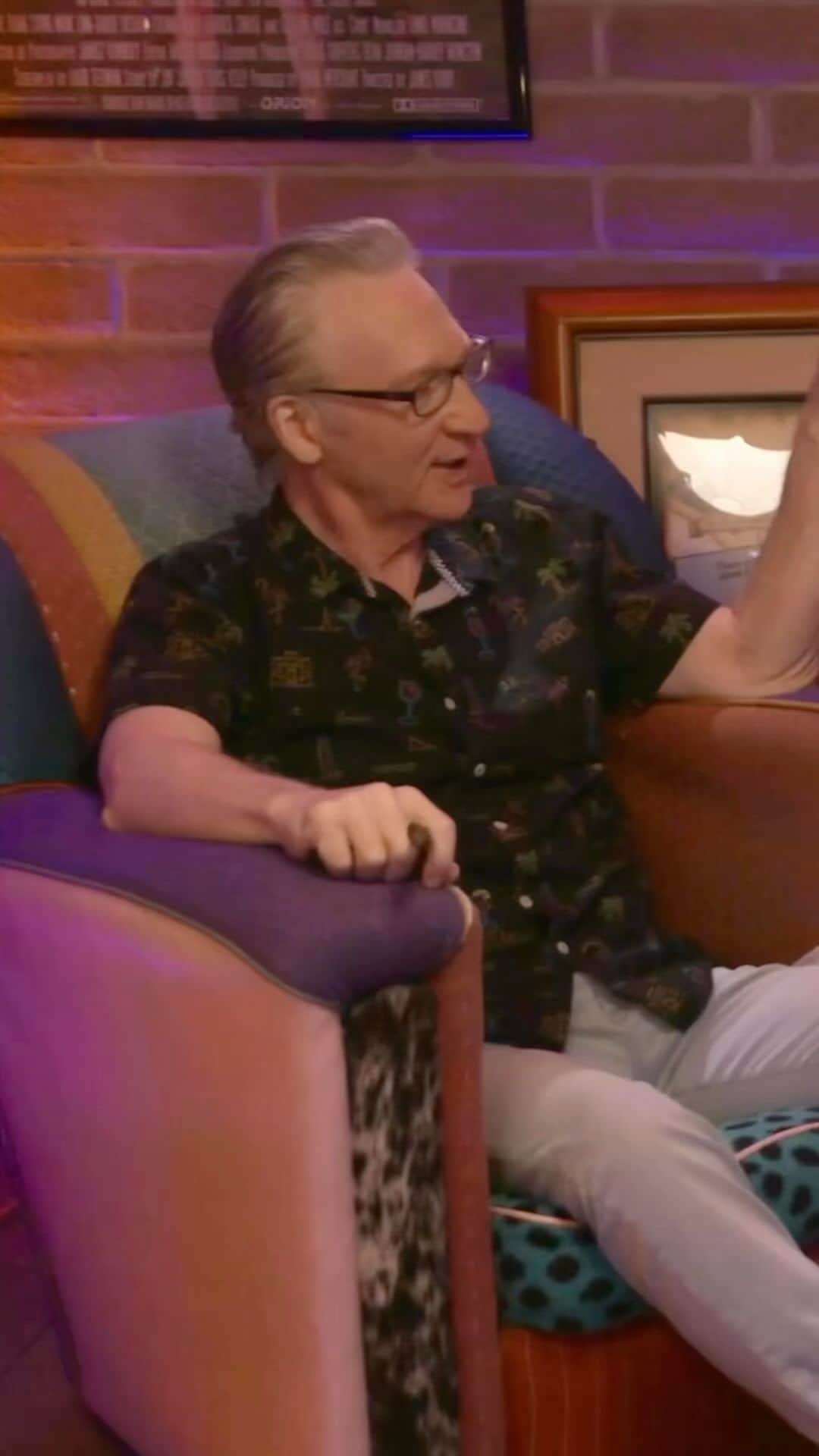 ロン・パールマンのインスタグラム：「Any conversation about movies makes me tingle. Having it with @billmaher over a bone and some aged tequila adds a certain something.」