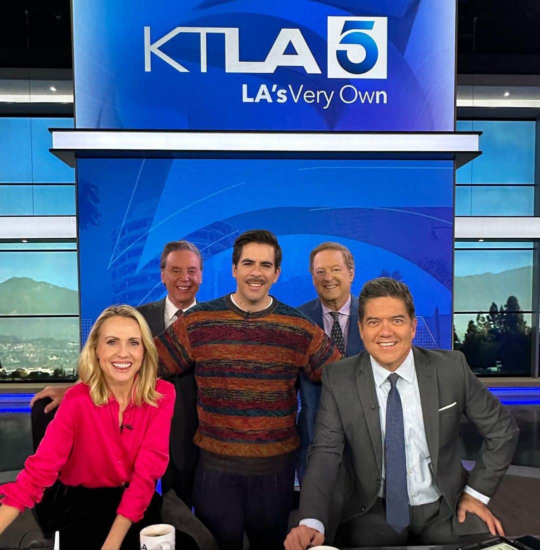 イーライ・ロスのインスタグラム：「Always feel right at home with the @ktla5news team talking @thanksgivingmovie! Get your tickets now to see it this weekend only in theaters!! Delicious vintage @missoni sweater & @versace pants from @aloewolf.vintage」