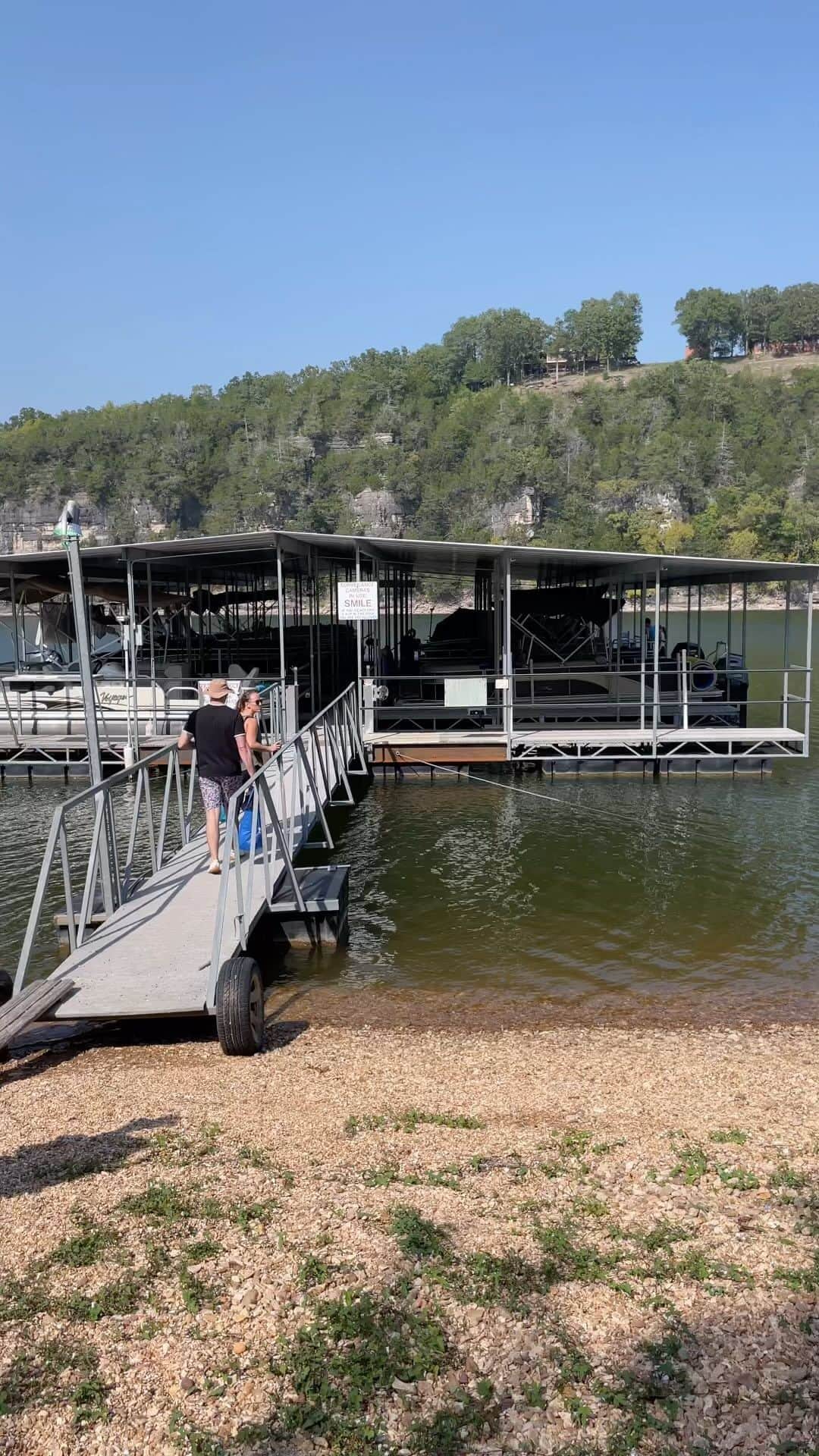 村主章枝のインスタグラム：「We enjoyed the lake at the daytime but work at night 💪🏻💪🏻💪🏻 #goonofthelagoon  #productionlife」