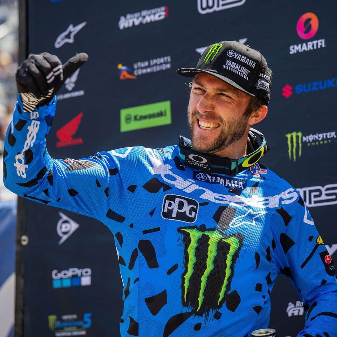 Racer X Onlineのインスタグラム：「Eli Tomac “I’ll be ready to go come Anaheim 1” 👀 After his season ending Achilles injury in Supercross this year the number 3️⃣ wants us to know he’s taken the proper steps to rehabilitation and getting back to 100%   “It’s the beginning of November here, I just got back on the supercross track. I’ve been on it probably four days now and before that I spent probably three and half weeks on the motocross track just building my base up. Now we’re to the real deal, back on the supercross track. I’m feeling great. I still feel like I’m ahead of where I anticipated. I don’t feel like I’m going to behind at all anymore.” 🔵🔵 @supercrosslive Photos: @align.with.us #SupercrossLIVE #SMX」
