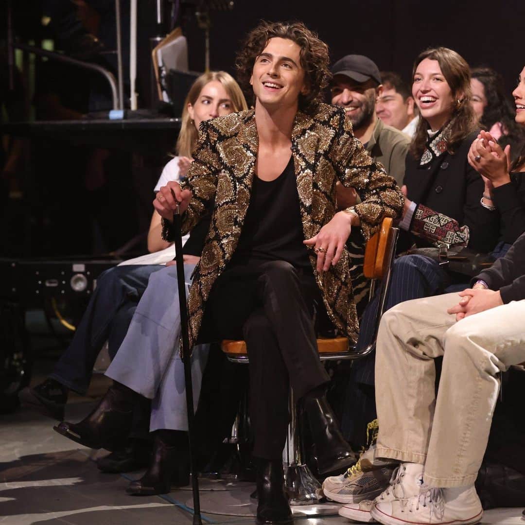 Vogueさんのインスタグラム写真 - (VogueInstagram)「Timothée Chalamet had the honor of being the first host to appear on @nbcsnl following the end of the SAG-AFTRA strike. It was the Oscar-nominated actor’s second time hosting "Saturday Night Live" and he took to the stage for his opening monologue the only way he knows how—in a glittering blazer and with his signature Timmy grin. The episode included shout-outs to his upcoming projects, “Wonka” and “Dune: Part Two,” a skit where he transforms into a sleep demon in the body of popstar, Troye Sivan and much more. See everything you might have missed at the link in bio.」11月15日 4時06分 - voguemagazine