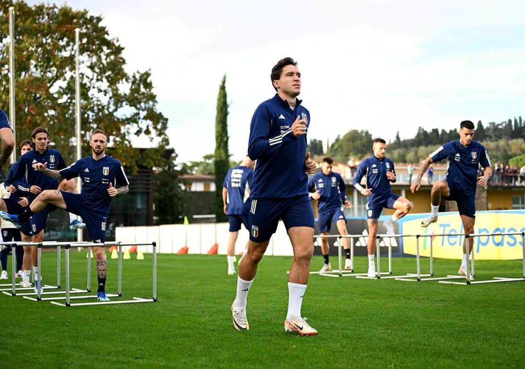 サッカーイタリア代表のインスタグラム：「𝙎𝙚𝙨𝙨𝙞𝙤𝙣𝙚 𝙥𝙤𝙢𝙚𝙧𝙞𝙙𝙞𝙖𝙣𝙖 📸  Afternoon session 📸  #Nazionale 🇮🇹 #Azzurri #VivoAzzurro」