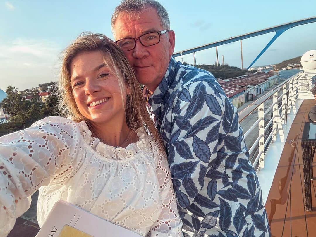 ニキ・ヴォリーズのインスタグラム：「Happy Birthday to my super hero 🦸🏻‍♂️」