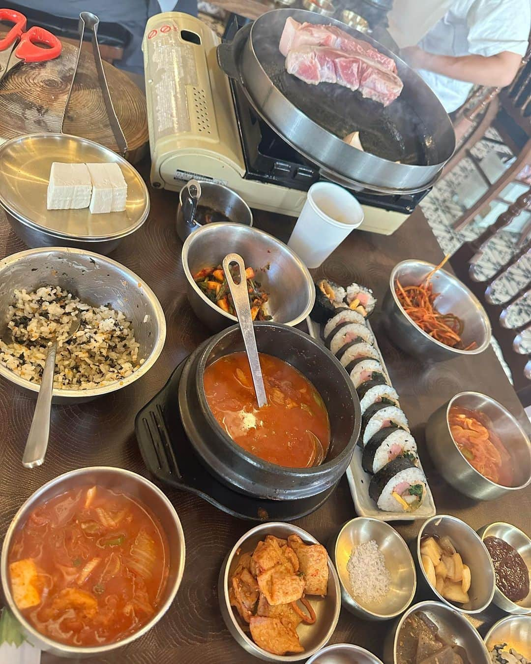 内田瑞穂さんのインスタグラム写真 - (内田瑞穂Instagram)「ともぴーと韓国料理ランチ🇰🇷 サムギョプサル大好き❤ 誕生日だったからとプレゼントまで用意してくれてた！ありがとう🥰嬉しすぎ！😭✨ 今度はどのエリア行こうかね✌︎  #新大久保グルメ」11月15日 15時01分 - 1110mizuho