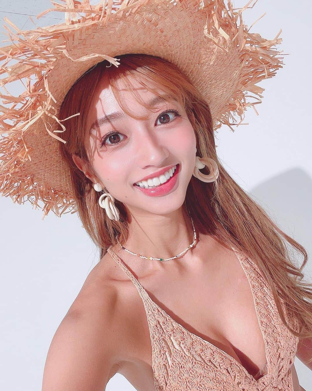 大貫彩香さんのインスタグラム写真 - (大貫彩香Instagram)「今週末は土曜日にカレンダーリリース記念イベント❤️  いよいよ！11月18日土曜日12:00〜13:00 秋葉原ソフマップアミューズメント館8Fにてお待ちしてます😊✨会いに来てください☺️💕 みなさん是非2024カレンダー サイン入りはこの機会に是非GETしてください✨ イベント内容は特典会です！楽しみましょう😊 写真はオフショットです✌︎  ※特典会時の衣装は水着となります。 【特典会】 1冊購入特典⇒サイン入りカレンダーお渡し 2冊購入特典⇒サイン入りカレンダーお渡し＋2ショット撮影 3冊購入特典⇒サイン入りカレンダーお渡し＋2ショット撮影＋個人撮影タイム15秒 5冊購入特典A⇒サイン入りカレンダーお渡し＋2ショット撮影＋個人撮影タイム30秒＋私物サイン1点 5冊購入特典B⇒サイン入りカレンダーお渡し＋2ショット撮影＋個人撮影タイム30秒＋一言動画メッセージ※パターン選択制 ※特典A・Bのご選択は、当日会場にてスタッフがお伺いいたします。 ※5冊購入特典A＋5冊購入特典Bをご購入された場合、全ての特典が2回受けれます。（撮影・2ショット）」11月15日 13時39分 - sayaka_oonuki