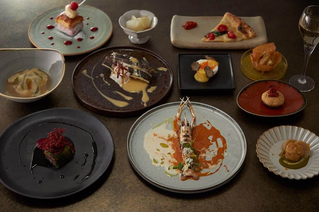 800DEGREES JAPANのインスタグラム：「*  800° DEGREES ARTISAN PIZZERIA  2023 X'mas special course!  『CHRISTMAS FIAMMA ARTISAN DINNER』  You can enjoy this course only December 23〜25th.  Click on the link to go to the reservation screen！  #800degreesjapan」