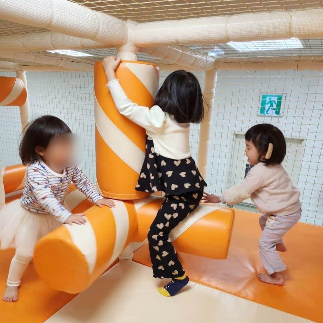 とぎもちさんのインスタグラム写真 - (とぎもちInstagram)「. 【サダン駅 🇰🇷 사당역】  サダン駅近くにある キッズカフェ hello park（헬로파크）🐹💕  ママ友2人と子どもたちで 遊びに行ってきた🐿️💓  ちびもち（娘） めっちゃ楽しかったようで 大はしゃぎ🤣💓  大人だけでゆっくり話せて ここよかった💕  #Hellopark #ハローパーク #helloparkサダン #サダン駅 #サダンキッズカフェ #サダン #韓国 #韓国キッズカフェ #キッズカフェ #ちびもち #헬로파크 #헬로파크사당 #사당역 #사당 #사당키즈카페 #키즈카페 #とぎもちキッズカフェ #とぎもちサダン駅 #とぎもちサダン」11月15日 13時48分 - togistagram