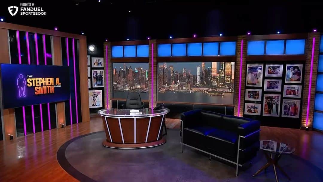 シャキール・オニールのインスタグラム：「uh oh @stephenasmith gotta new studio, he betta stay off @dallascowboys or im a have to call TEX JOHNSON」